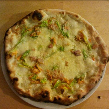 Fiori di zucca, mozzarella formaggio e pancetta